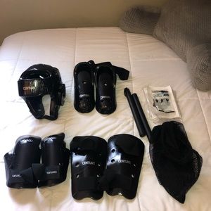 Brand New Sparring Set w/gloves, headgear, leg pad